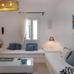 Cycladic Vibes *